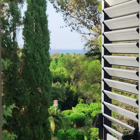 Rosa Marina Frontline אוסטוני