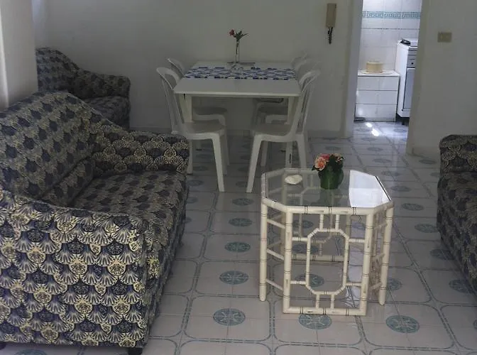 Rosa Marina Frontline * אוסטוני