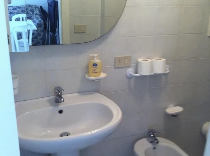 Rosa Marina Frontline בית הארחה